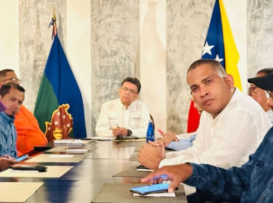 ÚLTIMA HORA | Leocenis García, líder de Prociudadanos, arribó a Amazonas y se reunió con el Gobernador del estado, Miguel Rodríguez, en el marco de la campaña por el Referéndum de Esequibo.